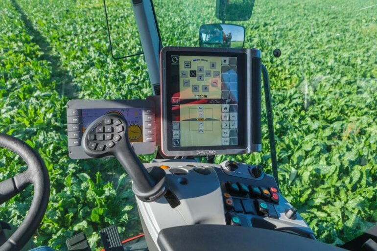 Kverneland-Self-Propelled-Sprayer-iXdrive-S6 (1)